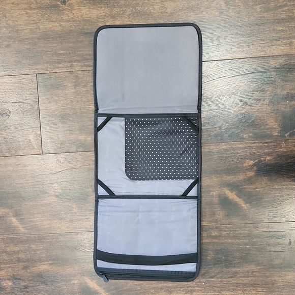 THIRTY ONE floral trifold iPad case - Picture 4 of 7